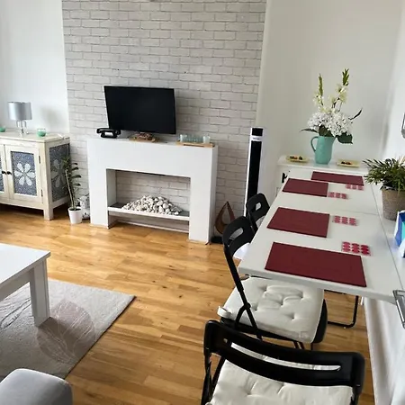Apartment Lovely 2-bedroom In Zone 2 London