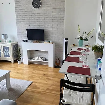 Lovely 2-bedroom In Zone 2 Apartment