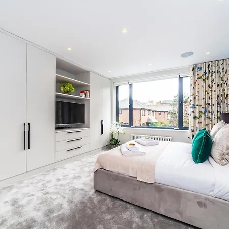 Luxury 3 Bedroom House With Garden Next To Battersea Park *