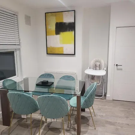 Garland Modern 4 Bedroom London Finchley