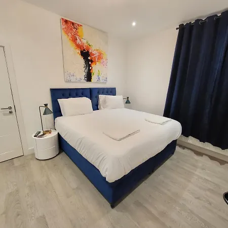 Garland Modern 4 Bedroom London Apartment