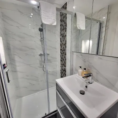 Apartment Garland Modern 4 Bedroom London Finchley