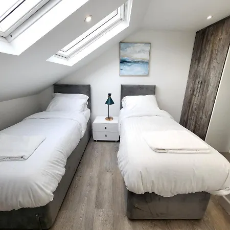 Garland Modern 4 Bedroom London Finchley