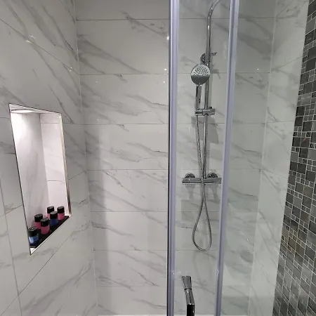 Garland Modern 4 Bedroom London Finchley