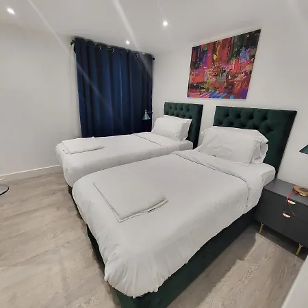 Garland Modern 4 Bedroom London * Finchley