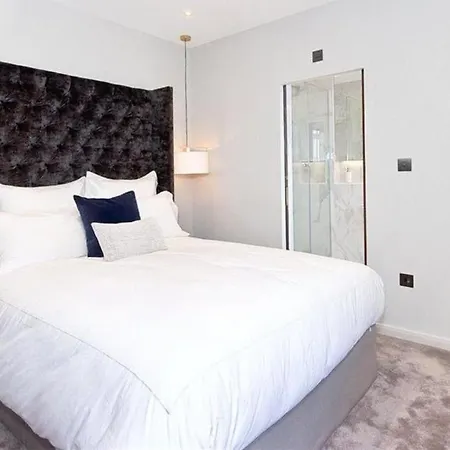 Rosewood Residences Knightsbridge Apartment *