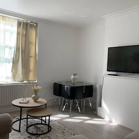 Apartment New Look Flat In Waterloo