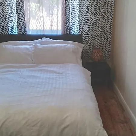 Lovely 1 Bedroom With Garden Apartment