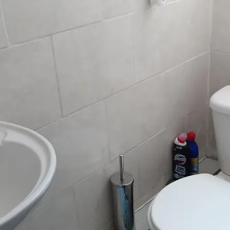 Lovely 1 Bedroom With Garden *