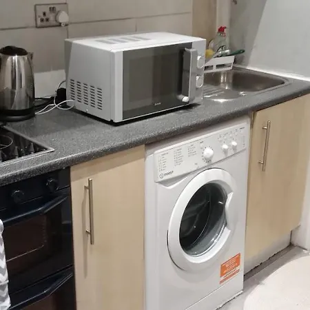 Apartment Lovely 1 Bedroom With Garden