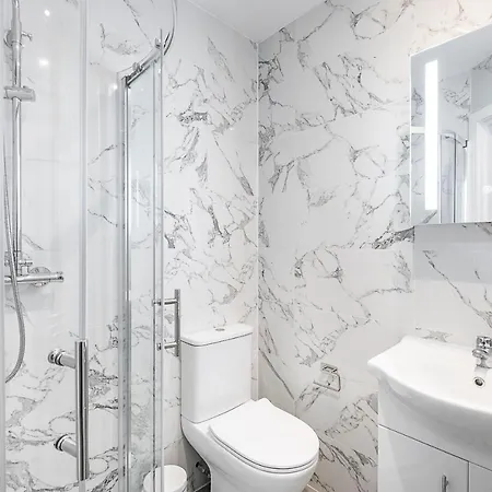 Ensuite Rooms, Anson Road - Sk *