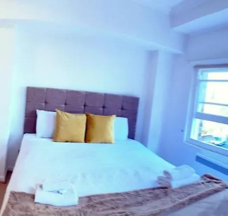 Apartment Spacious 2-bedroom, 2-bath Flat With Traditional Decor And Extra Sleeping Capacity In Chelsea