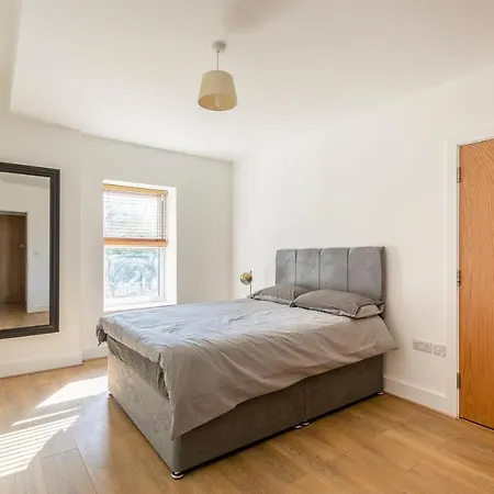 Prime Location Flats Apartment London
