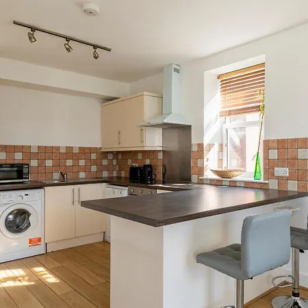 Prime Location Flats Apartment *