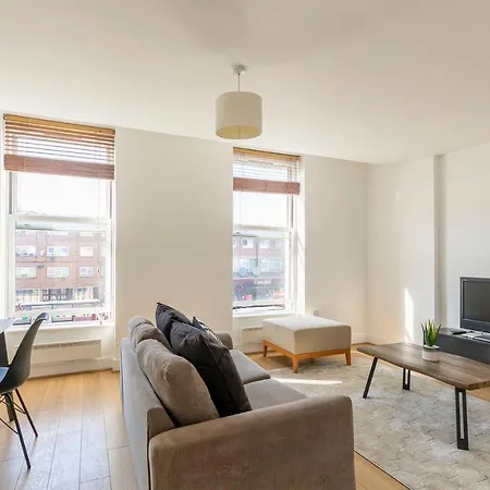Prime Location Flats Apartment *