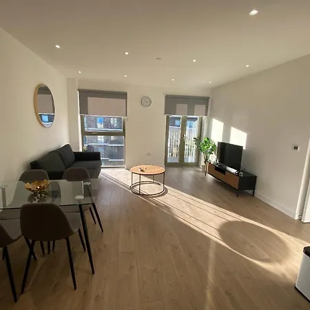 Riverside And Homestay London