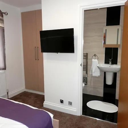 Heathrow Travellers Hub 3*