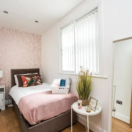 Holiday home Jones Real Escapes Retreat *