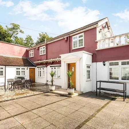 Jones Real Escapes Retreat * London