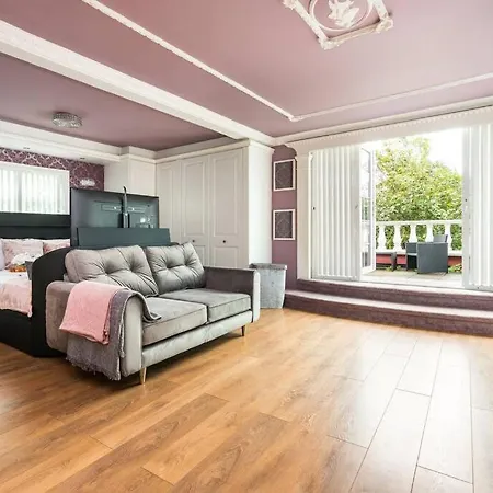 Holiday home Jones Real Escapes Retreat