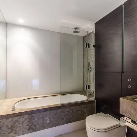 Skyview Waterside Luxury London