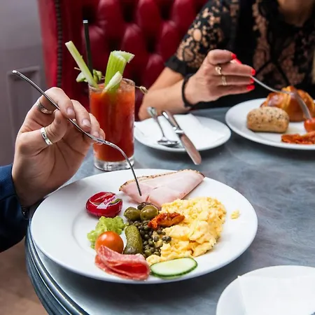 The Exhibitionist 5* London