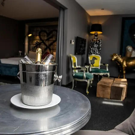 The Exhibitionist 5* London
