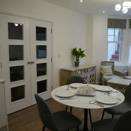 64 Avonmore Olympia Kensington Boutique *