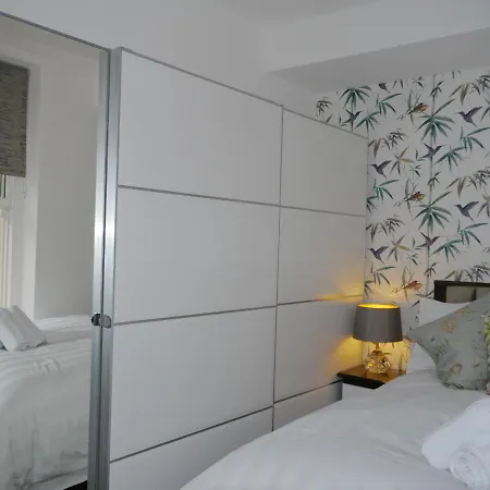 64 Avonmore Olympia Kensington Boutique Apartment *