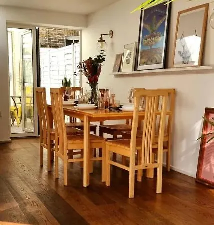 Stylish 3 Bedroom Townhouse In Brockley With Large Garden Holiday home London