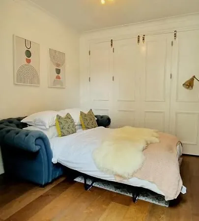 Stylish 3 Bedroom Townhouse In Brockley With Large Garden London
