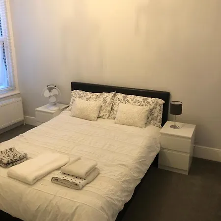 Great 4 Bedroom In Tooting