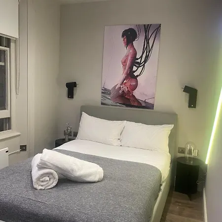 New Luxury Cyberpunk 1bed Studio Serviced Notting Hill Free Wifi & Netflix Location Perfect For Solo & Coupled Guests