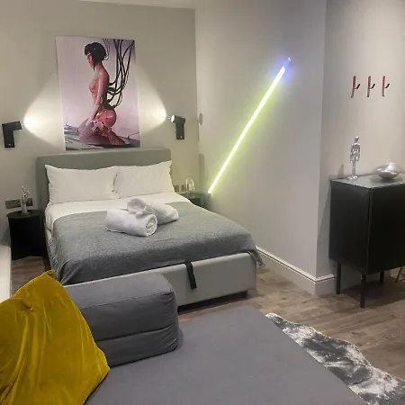 Apartment New Luxury Cyberpunk 1bed Studio Serviced Notting Hill Free Wifi & Netflix Location Perfect For Solo & Coupled Guests London