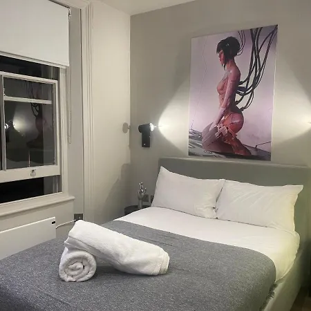 New Luxury Cyberpunk 1bed Studio Serviced Notting Hill Free Wifi & Netflix Location Perfect For Solo & Coupled Guests Apartment