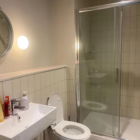 New Luxury Cyberpunk 1bed Studio Serviced Notting Hill Free Wifi & Netflix Location Perfect For Solo & Coupled Guests London