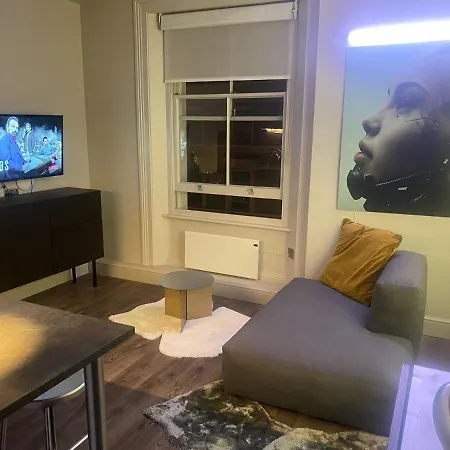New Luxury Cyberpunk 1bed Studio Serviced Notting Hill Free Wifi & Netflix Location Perfect For Solo & Coupled Guests Apartment *