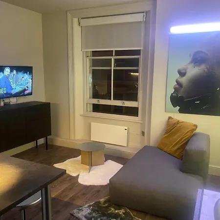 Apartment New Luxury Cyberpunk 1bed Studio Serviced Notting Hill Free Wifi & Netflix Location Perfect For Solo & Coupled Guests London