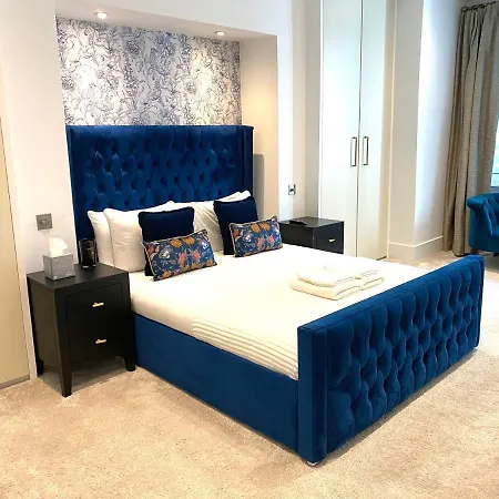 Modern Luxurious 3 Bed Flat With Private Garden & Bbq Apartment *
