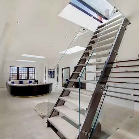 The Lyall Exclusive Apartment