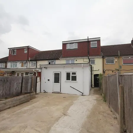 The Heathrow House Apartment