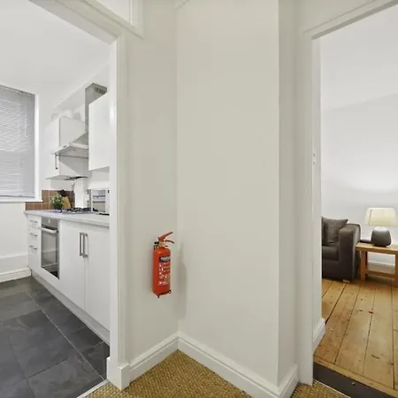 Modern Deluxe Camberwell Denmark Apartment