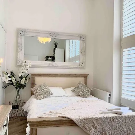 Apartment 2-4 Bedroom 2 Roof Terraces Prime Notting Hill *