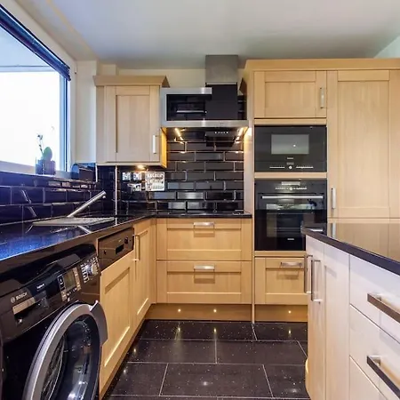 Thames View Apartment, Imperial Wharf