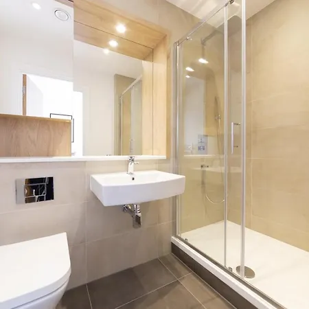 Stylish Family Sized 2 Bedroom *