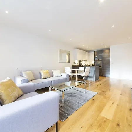 Stylish Family Sized 2 Bedroom Apartment