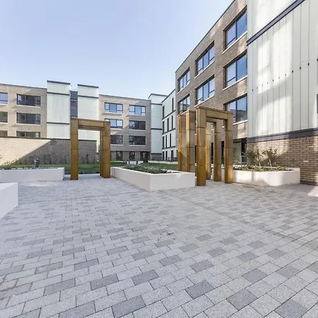 Apartment Stylish Family Sized 2 Bedroom *