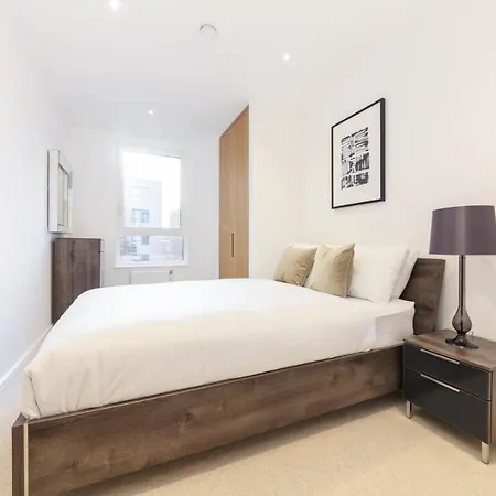 Apartment Stylish Family Sized 2 Bedroom *