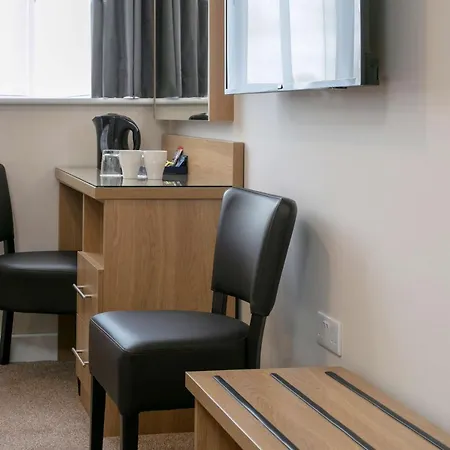 Western Northfields Ealing 3* London