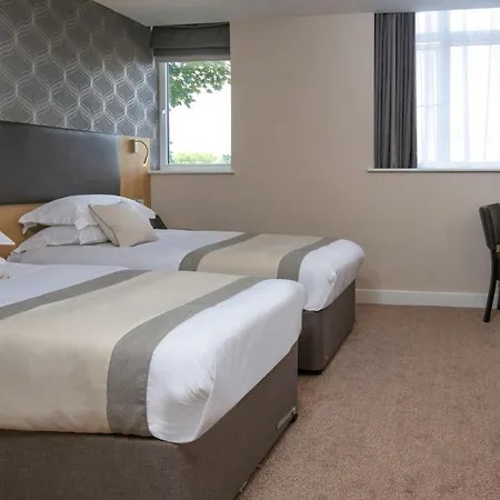 Western Northfields Ealing 3*